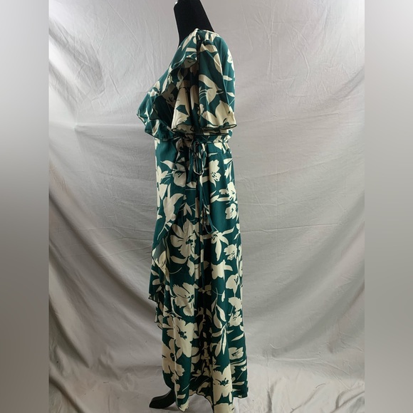 Boho Green Floral Print Butterfly Sleeve Wrap Hem Dress - Picture 8 of 9